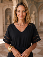 Nina | Vestido Corto Negro con Mangas de Malla y Cintura Elástica