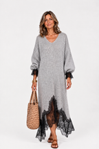 Celia | Vestido oversize de punto brillante con ribetes de encaje asimétricos